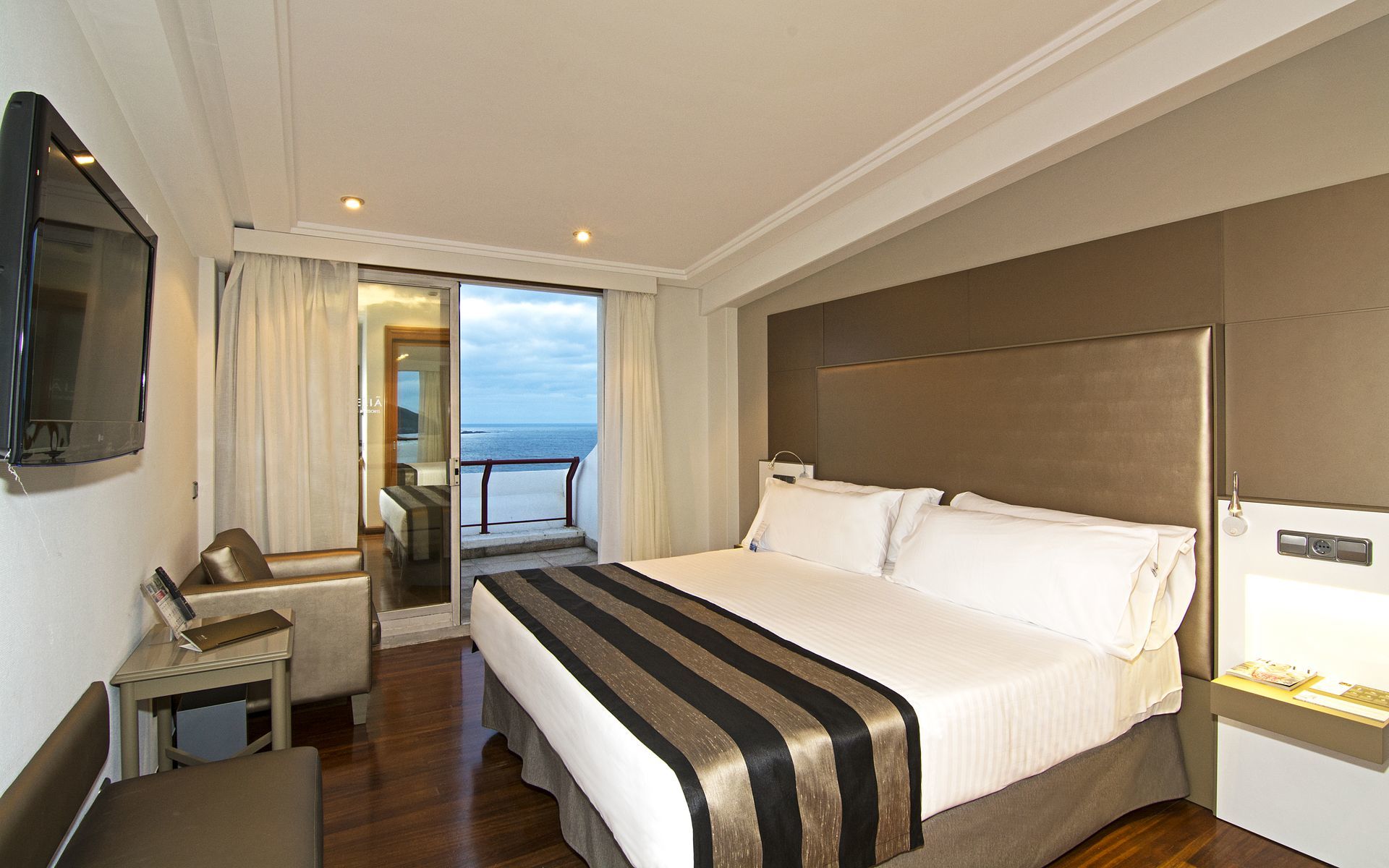 Melia Maria Pita Hotel A Coruña Exterior foto